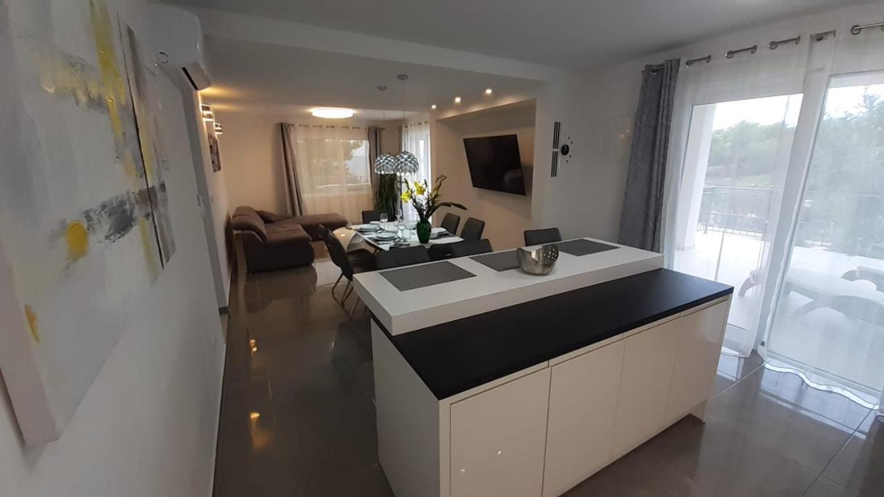 Holiday Hvar Lux Basina Exterior photo